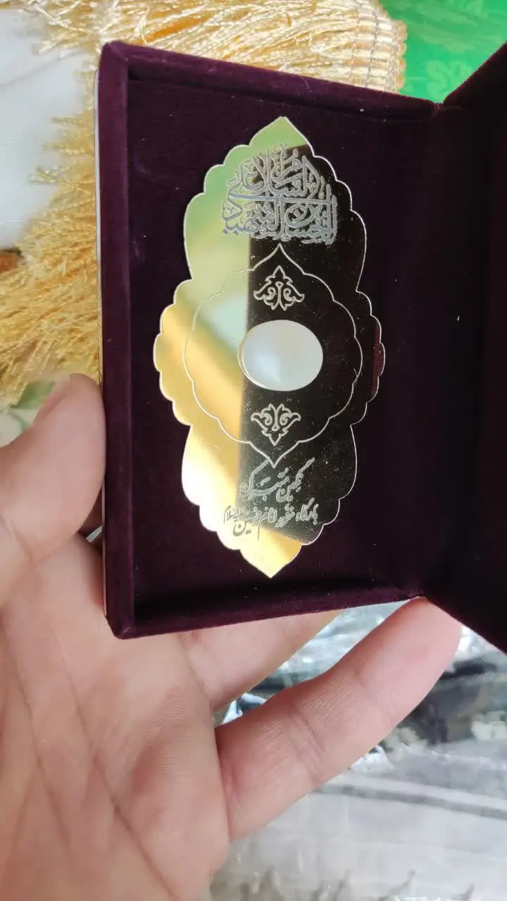 به همراه جعبه خیلی شیک با آرم عتبات 👌
