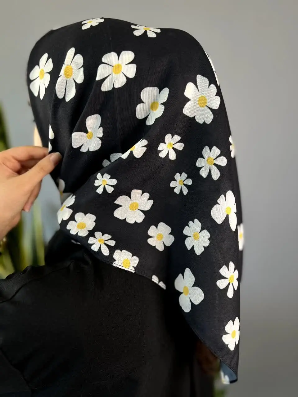 مینی اسکارف طرح بابونه
