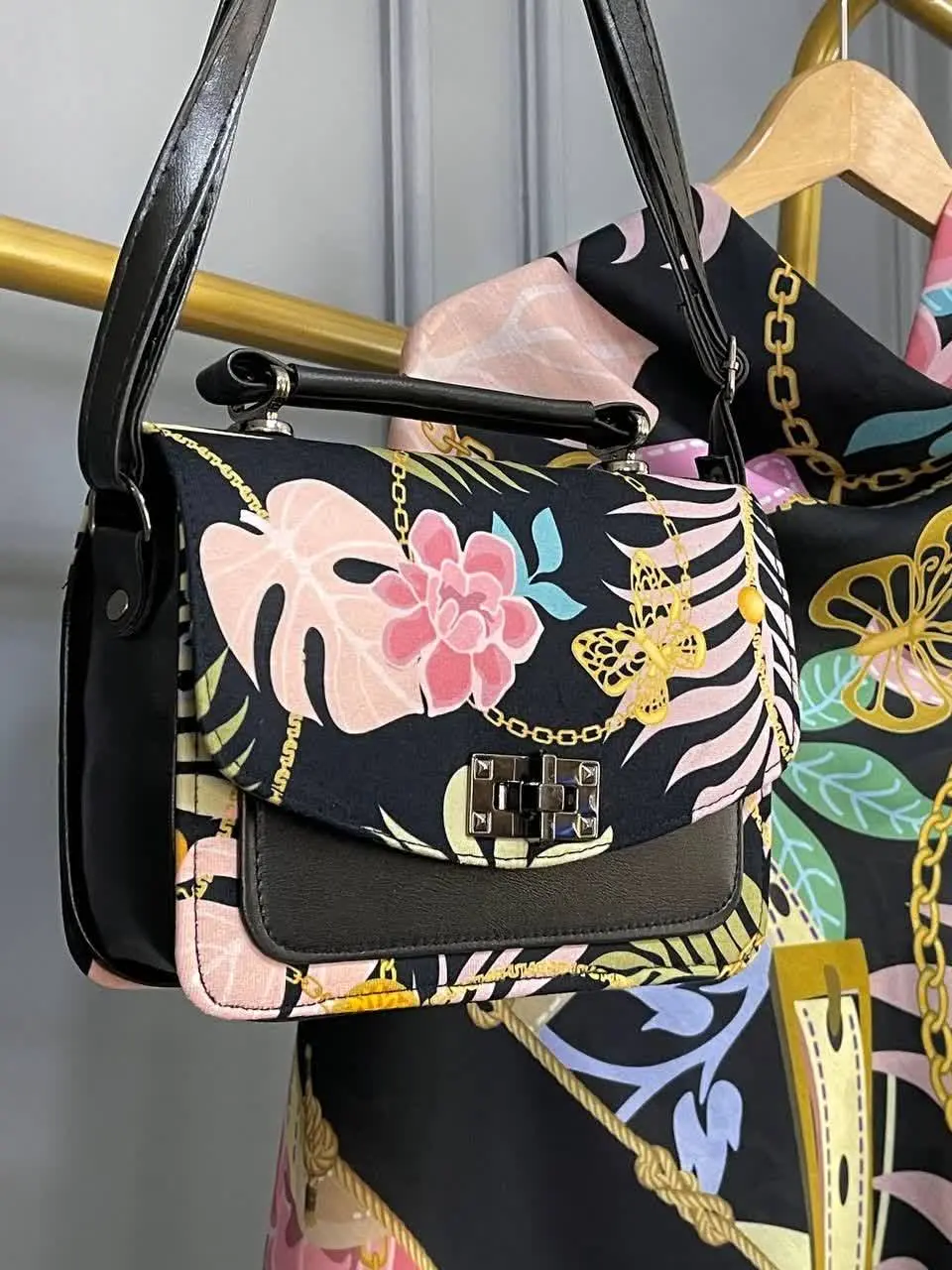 قیمت ست با کیف کوچک: ۶۳۰ ت