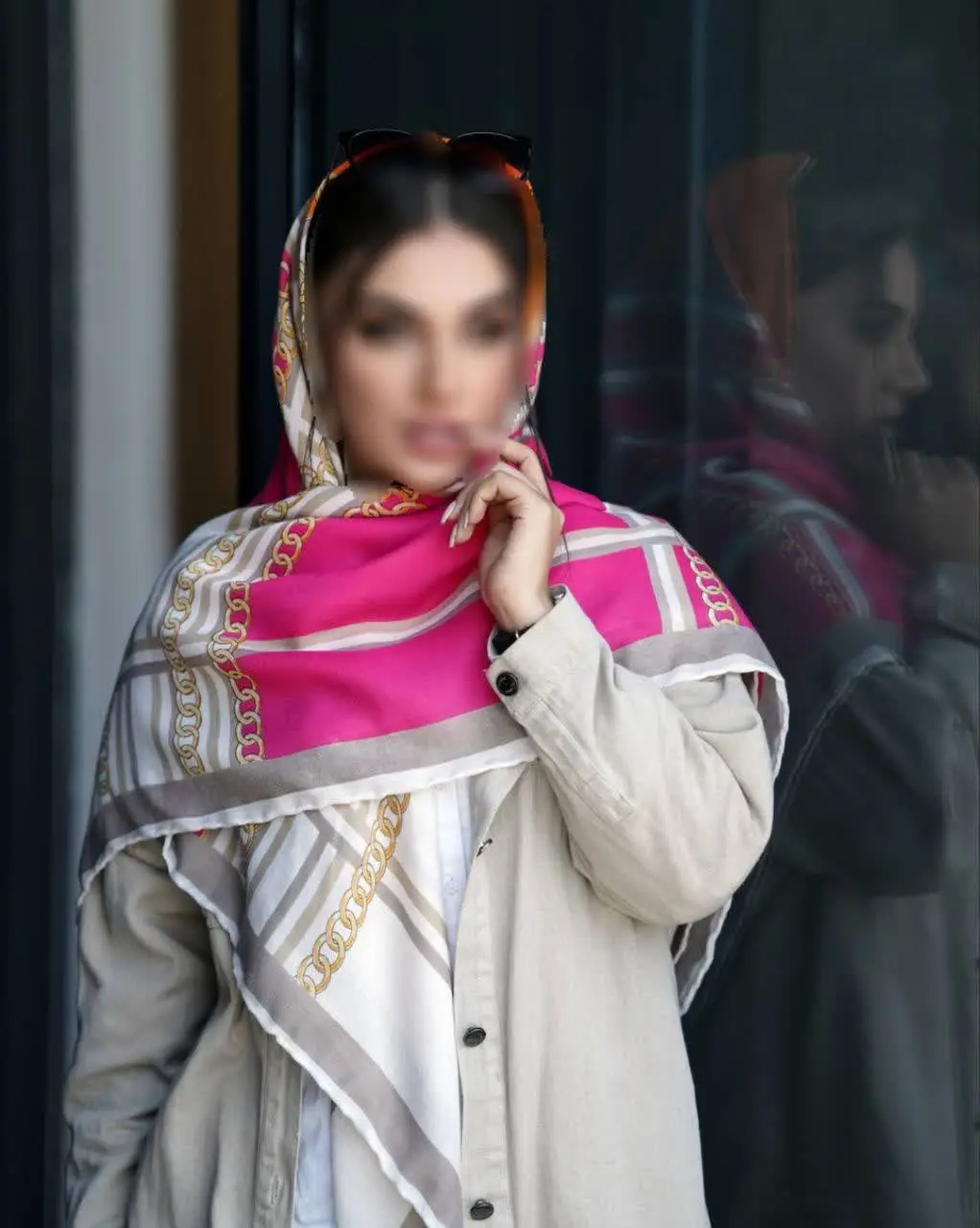 ☪️خوبی این مدل روسری اینه که از نصفی یه رنگ دیگه است و از نصف دیگر رنگ دیگه اس که انگار دوروسری متفاوت هستش
