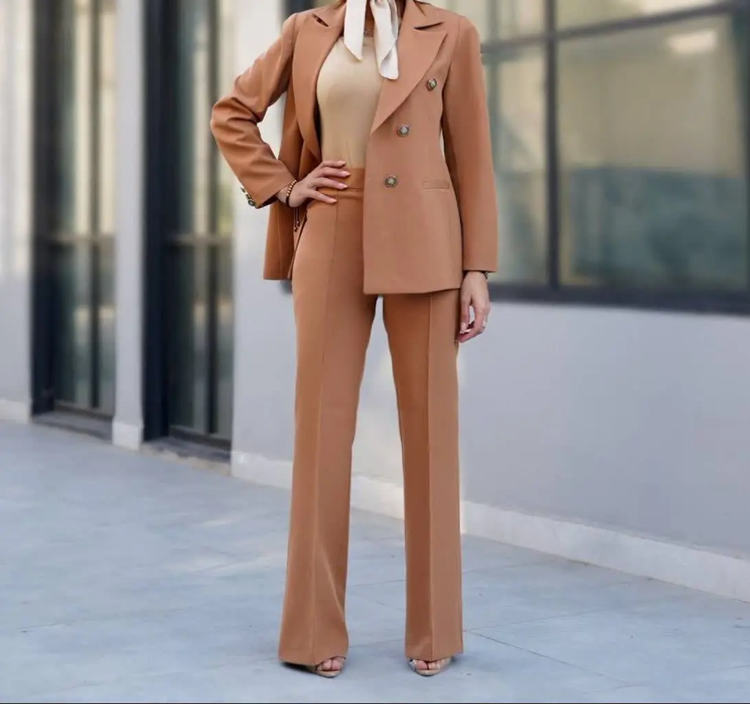 یه کت و شلوار شیک و مجلسی که هر خانمی باید تو کمدش داشته باشه🥳
