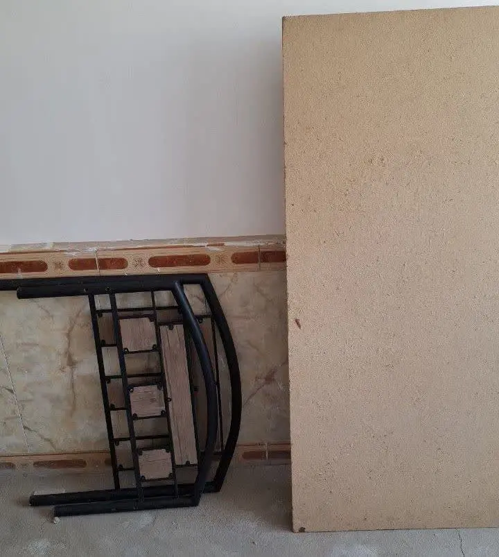 تخت یک نفره چوبی به همراه ک...