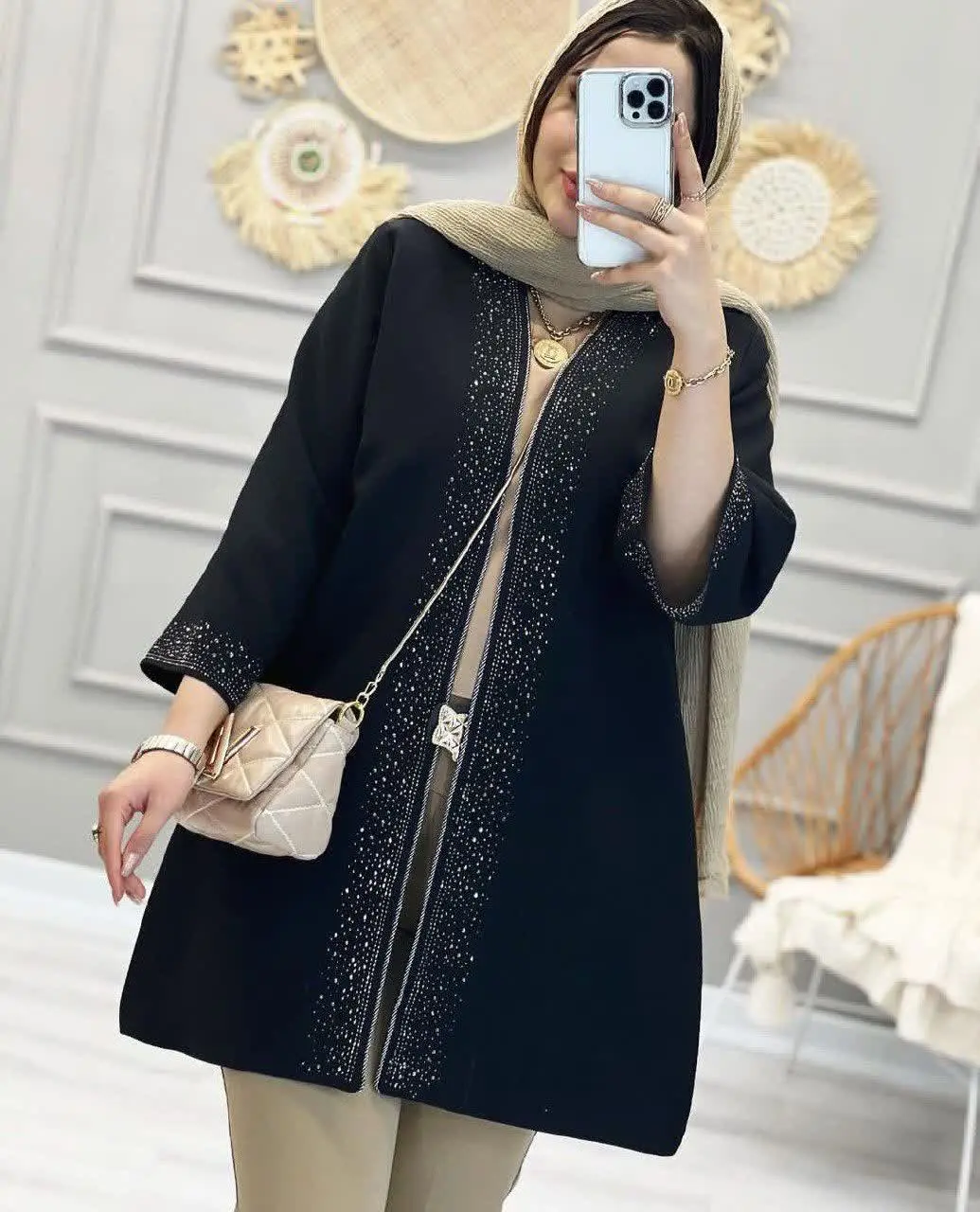 نام: مانتو نگینی
