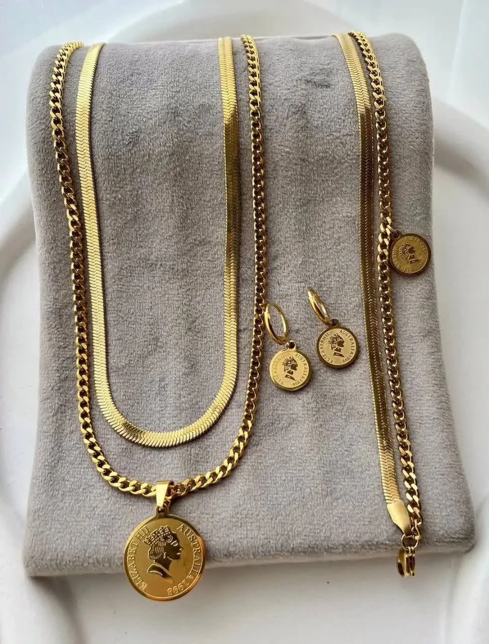 سرویس الیزابت زیبا 
