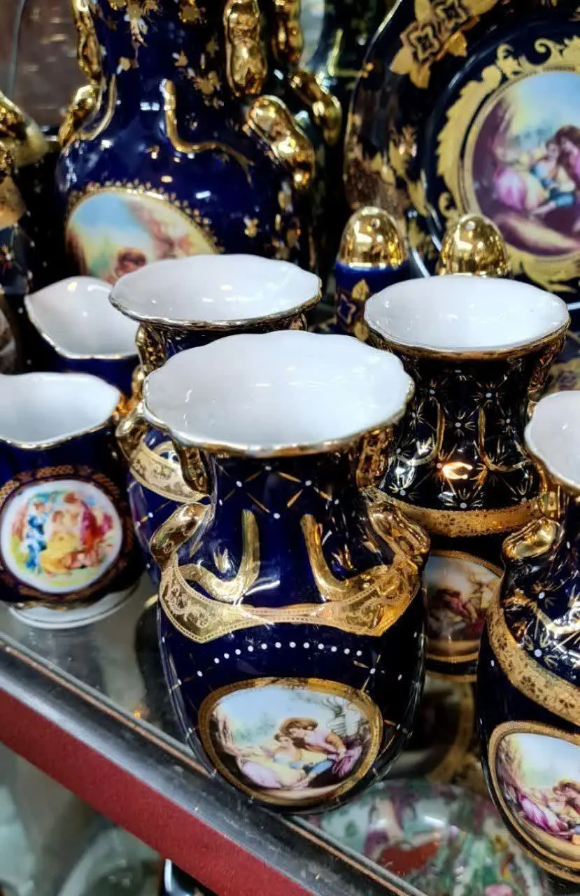 یک عددگلدان سورمه ای👌
