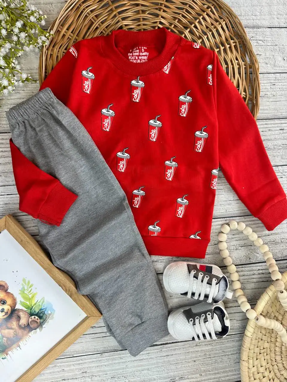 بلوز شلوار طرح کوکاکولا قرمز نوزادی و کودک کد ۱۷۳۱۸۴ 
