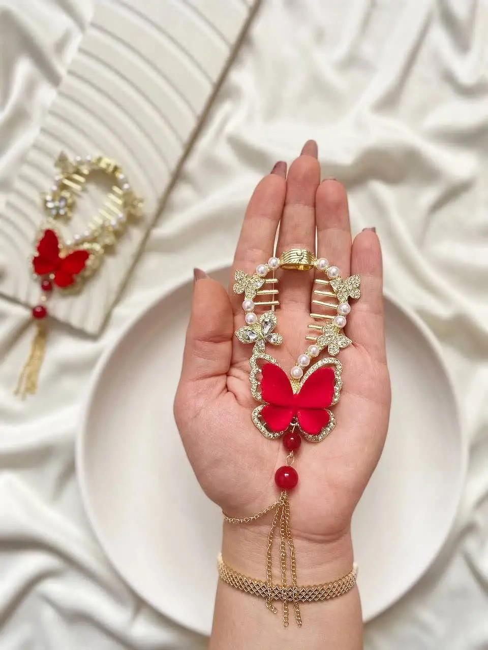 🎀 گیره گوجه‌ای پروانه
