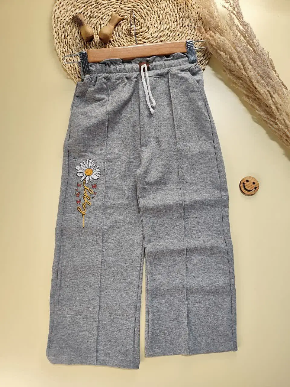 شلوار راحتی بابونه و پروانه‌ها 
