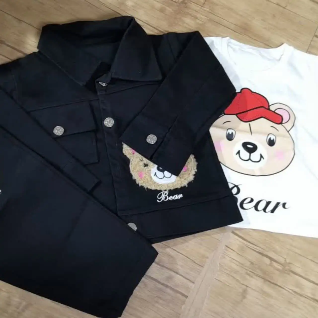 هم کت داره هم تیشرت و شلوار