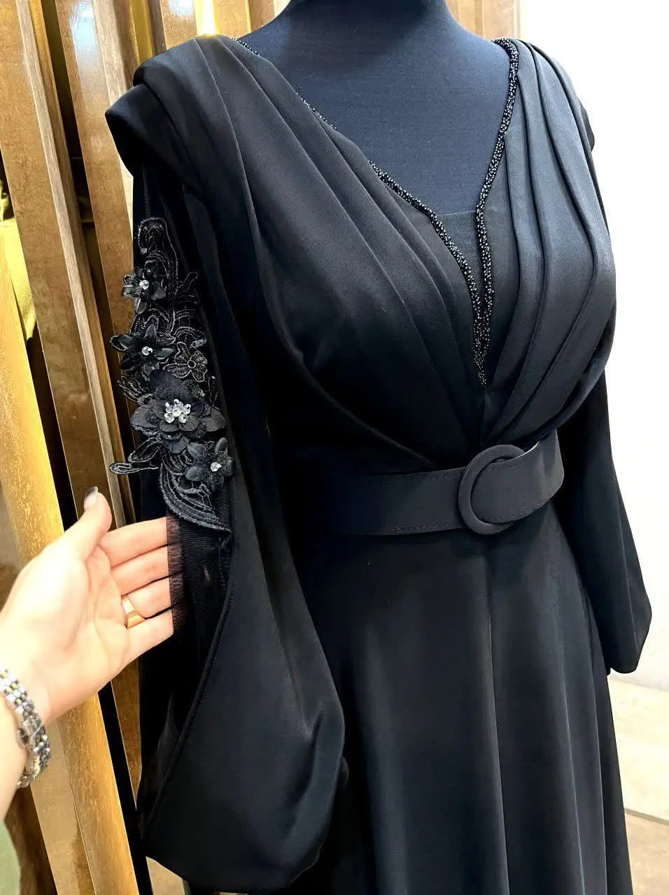 آوینا مجلسی
