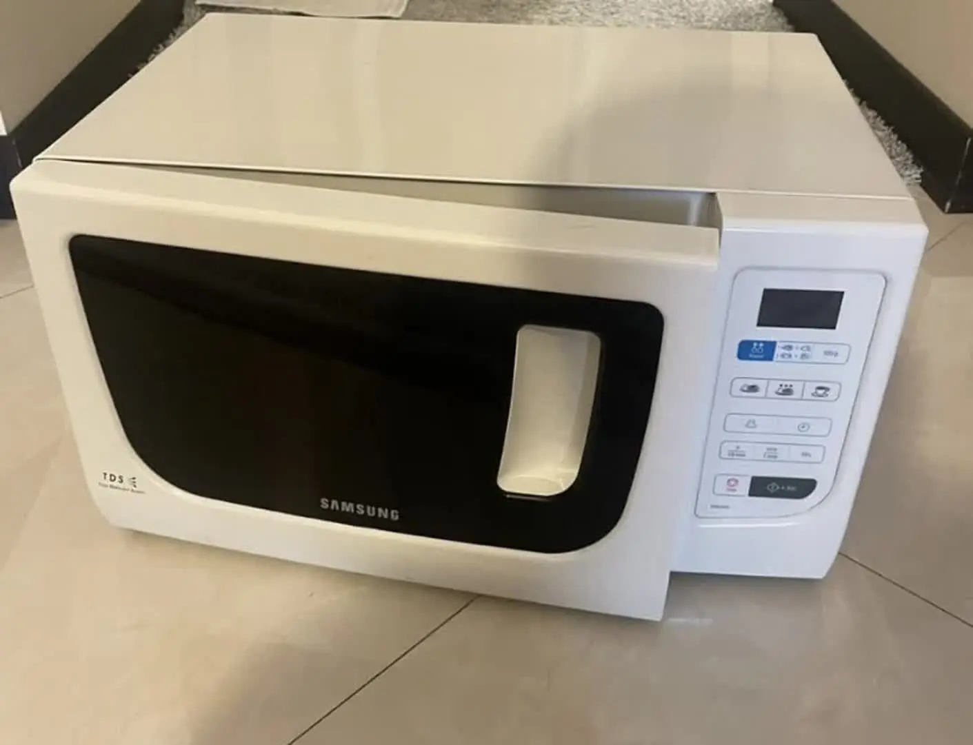 ماکروفر لمسی سامسونگ اصل کره سالم سالم بدون کوچکترین ایرادی 
