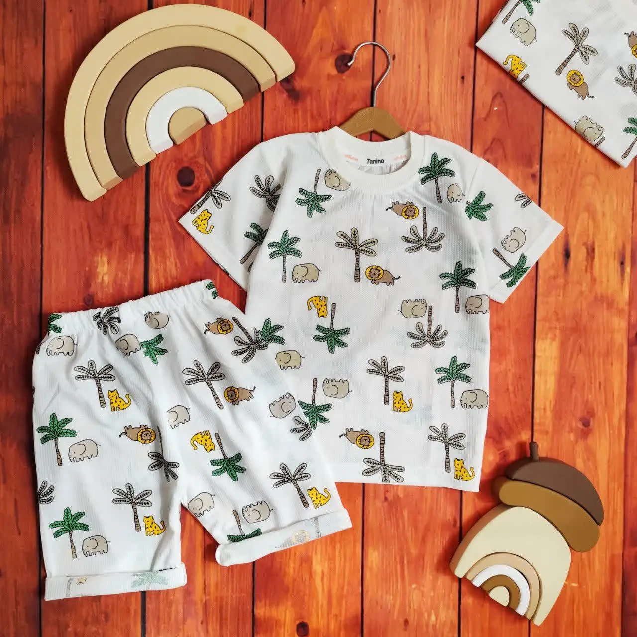 😍ست تیشرت وشلوارک هاوایی، جنس پنبه بیسکویتی، با کیفیت عاااالی 🤌
