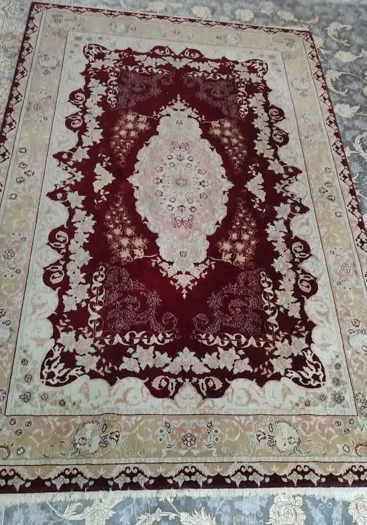 فرش ۴ متری رنگ لاکی کارکرده