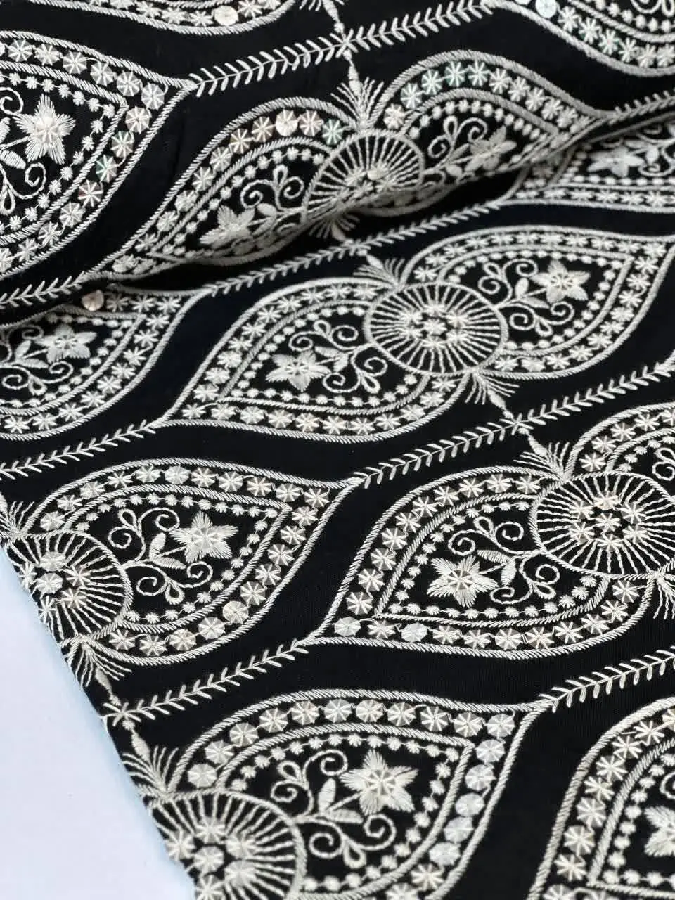 امسال سال سوزندوزی هستش گفتم که جا نمونی 👌
