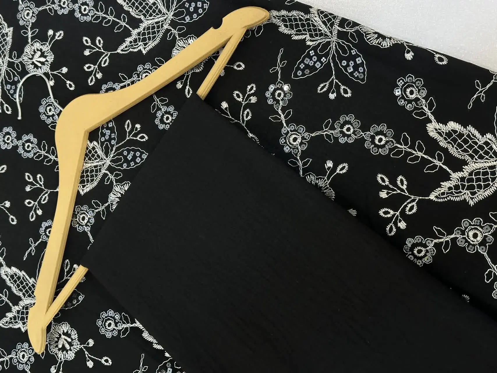 رنگ مشکی و سورمه‌ای ۴۴۵/۰/۰۰
