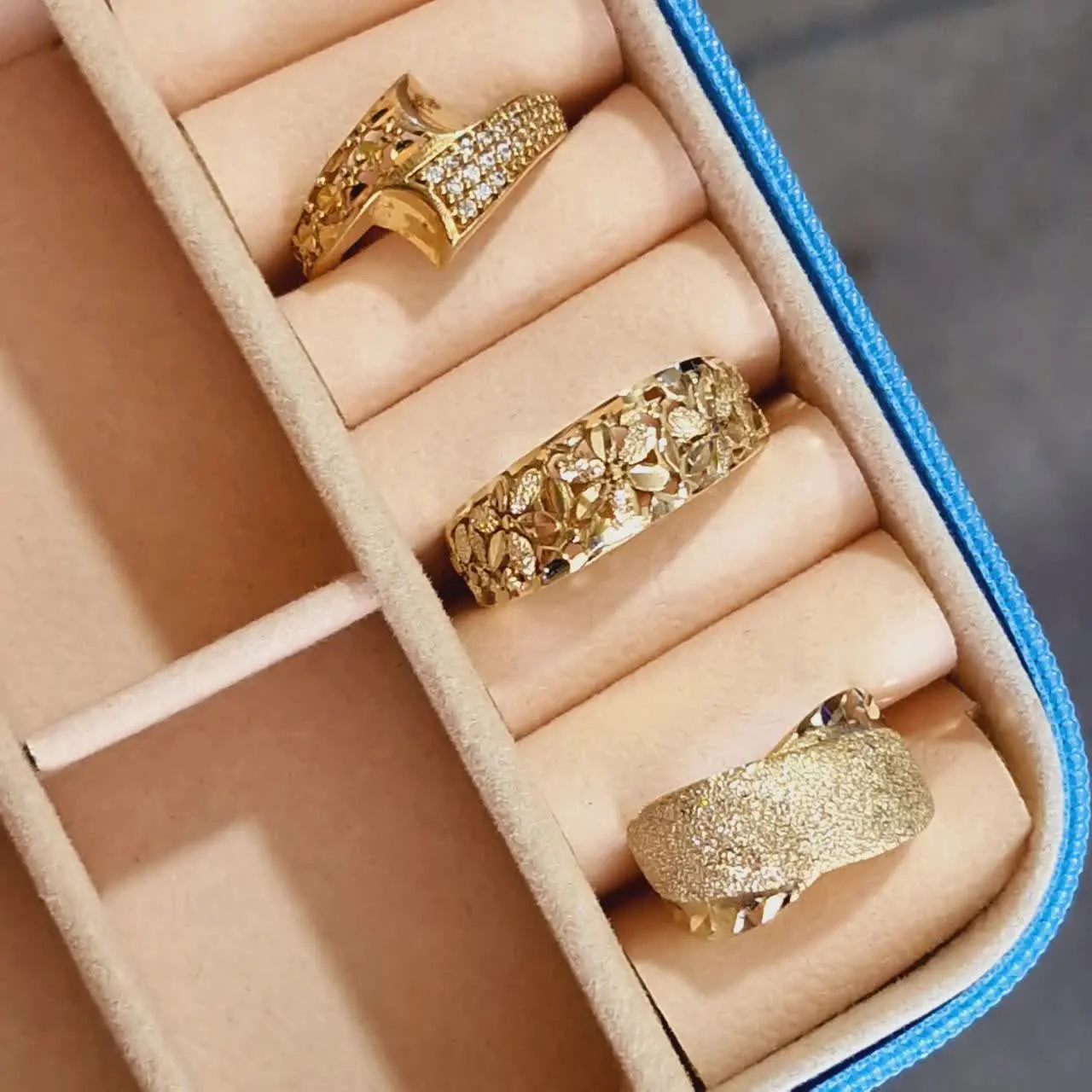 با دقت و حساسیت میرم 
