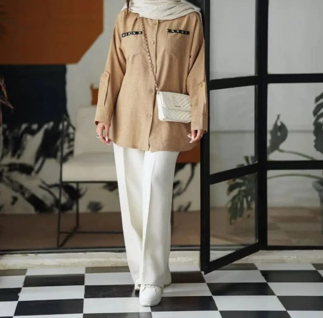 کاربردی‌ترین شومیز هم به عنوان مانتو میشه پوشید هم یه شومیز خوشگل با شلوار یا دامن یه ست عااالی بزنید 👌
