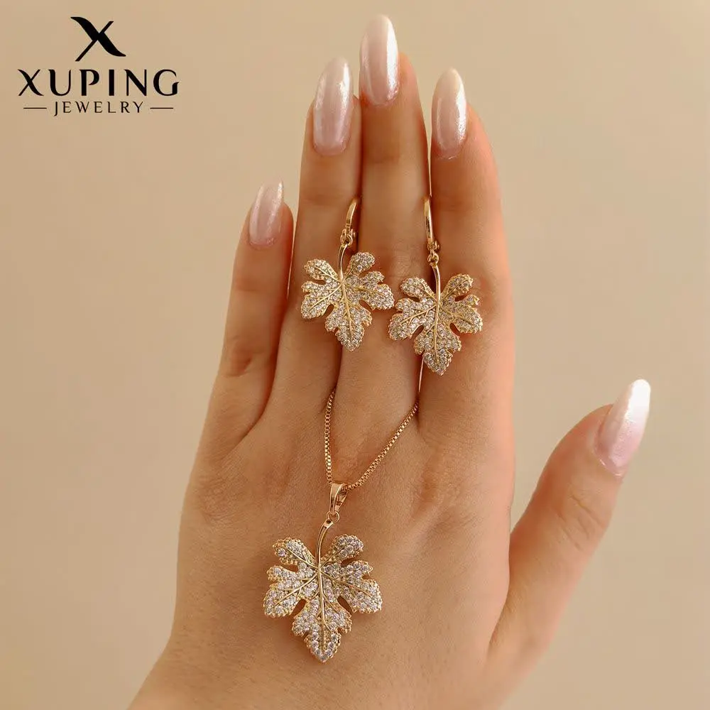 نیمست برگ فول نگین از برند...