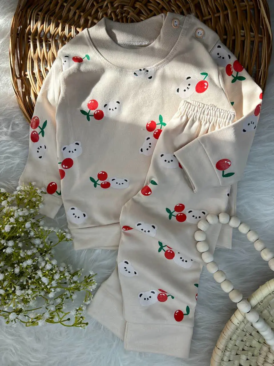 بلوز شلوار آلبالویی زمینه کرم نوزادی و کودک کد ۱۷۳۰۷۳ 
