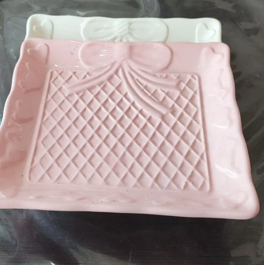 دیس سرامیکی پاپیون دار
