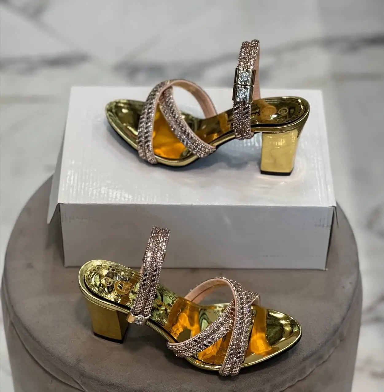 رویه ایینه ای نگین دار