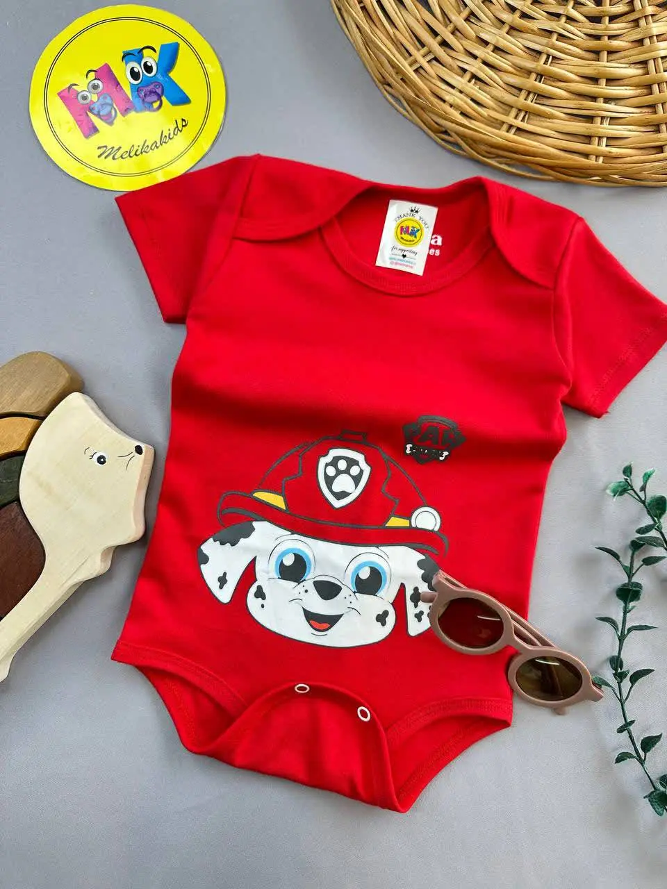 بادی زیردکمه آستین کوتاه طرح سگ‌های نگهبان قرمز نوزادی و کودک کد ۱۱۸۱۰۶ 
