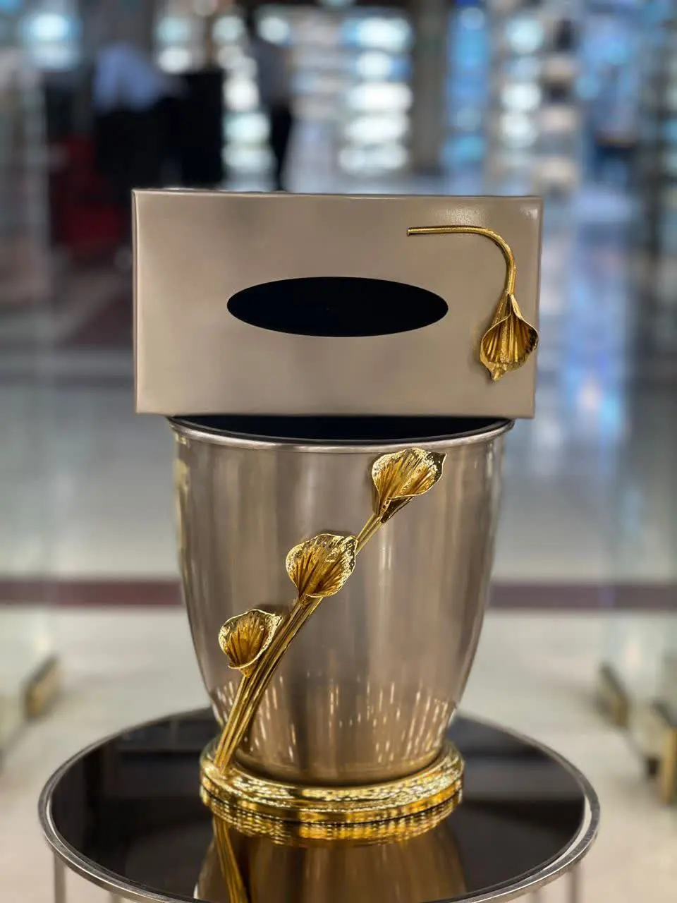 دارای سطل پلاستیکی