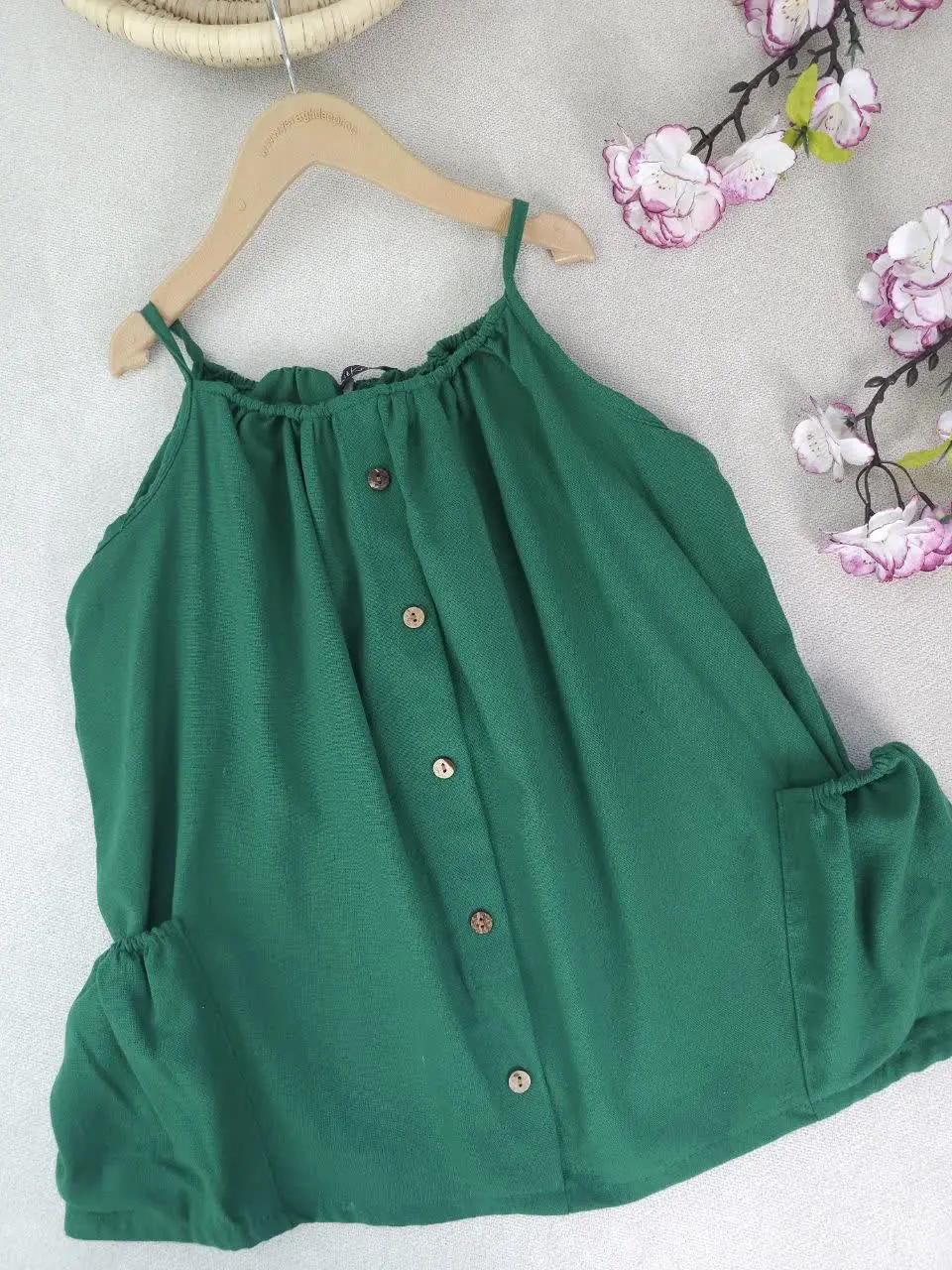 🔴 حالت و مدل پیراهن گشاد و خنک است 
