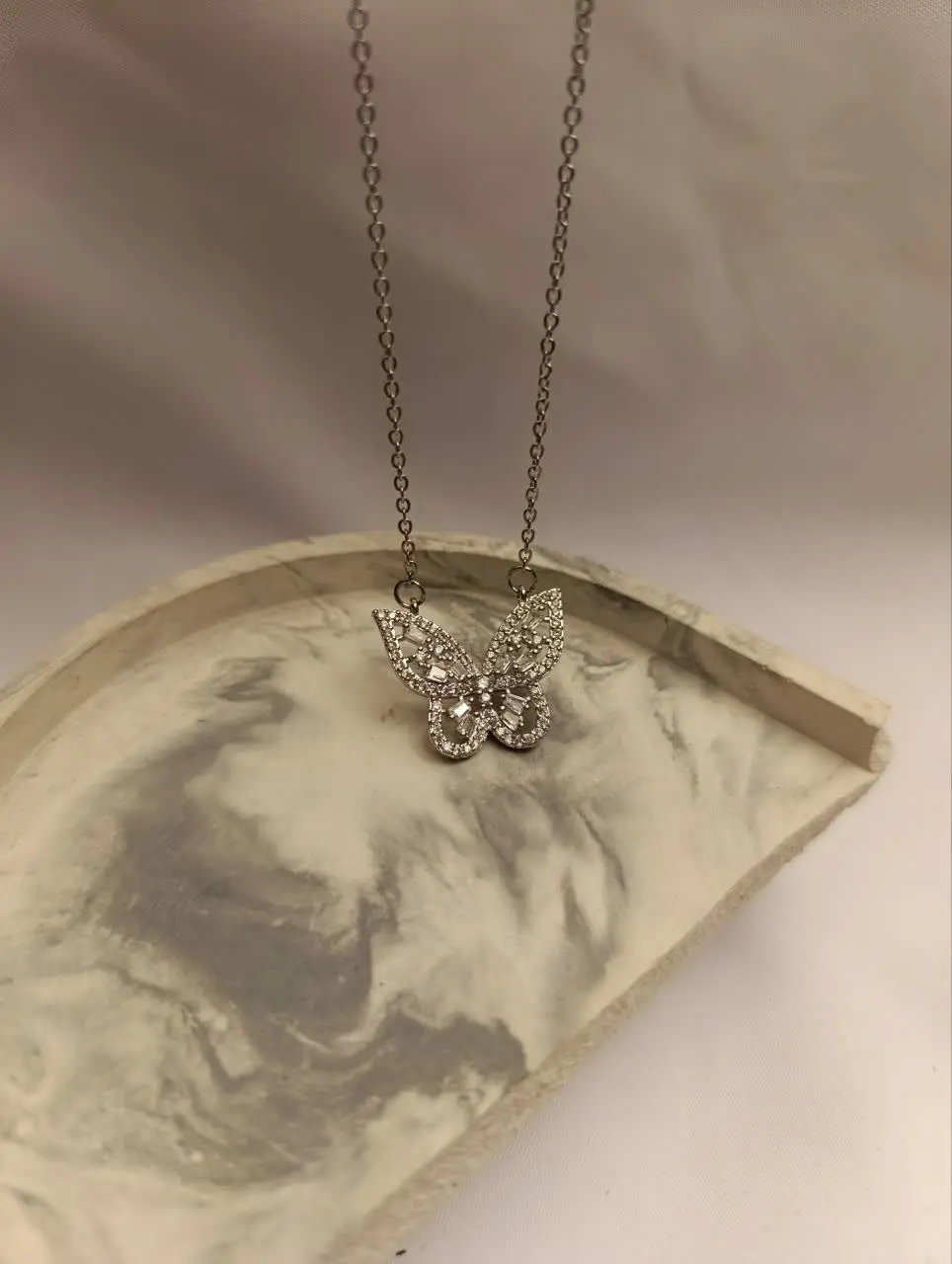 گردنبند پروانه قشنگمون 
