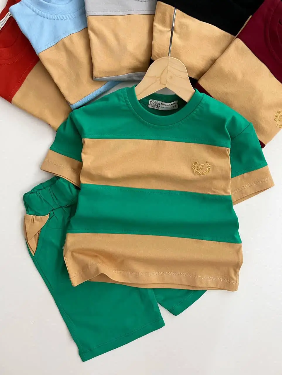 هستیم تا شیک‌ترین مدلای بازار وبا کمترین قیمت براتون بیاریم ✨🤌🏻
