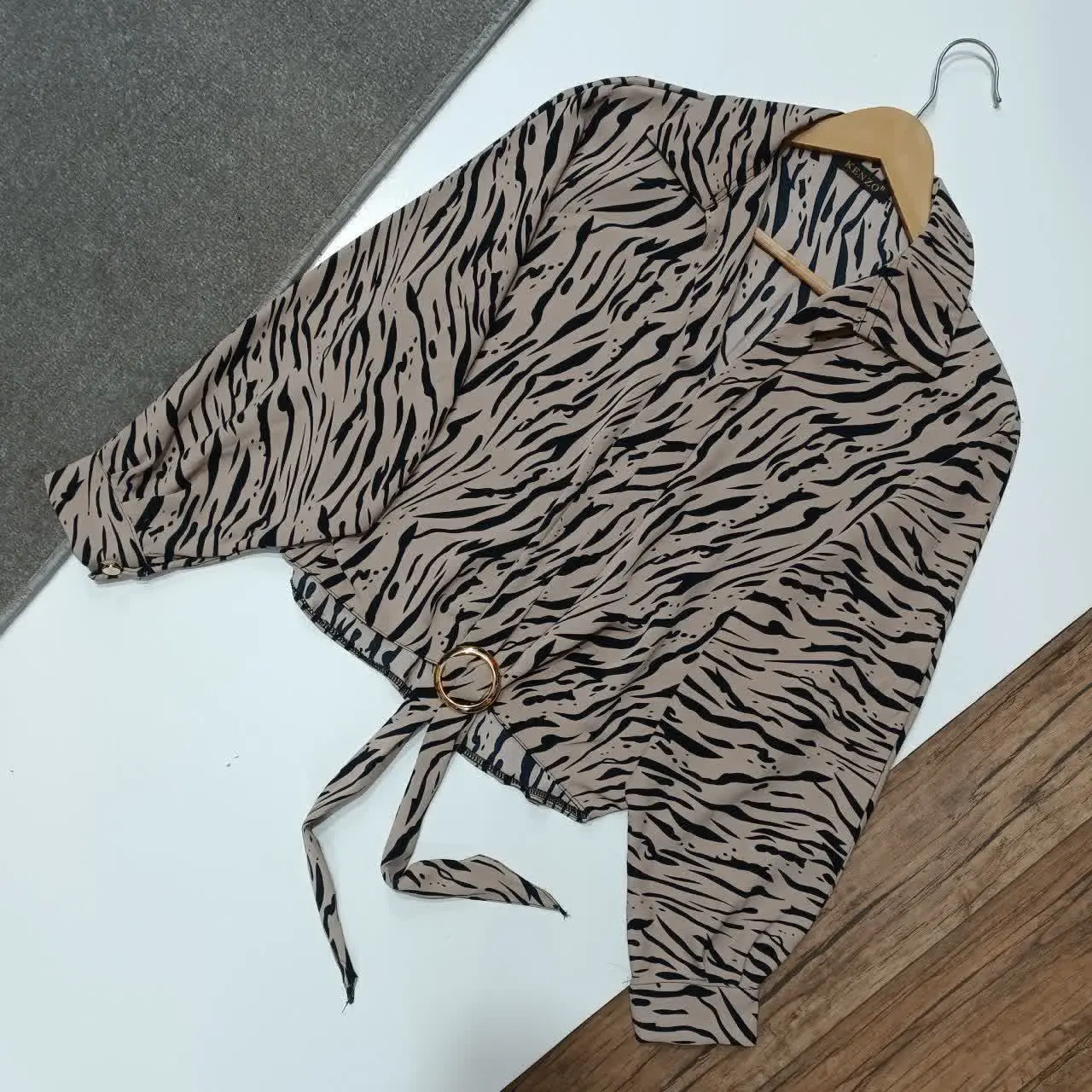 دیگه تو مهمونیا شومیز تکراری نپوش😍😍
