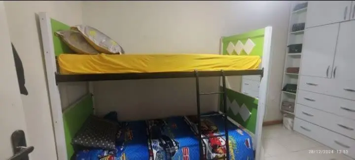 تخت دوطبقه بایک تشک درحدنو
