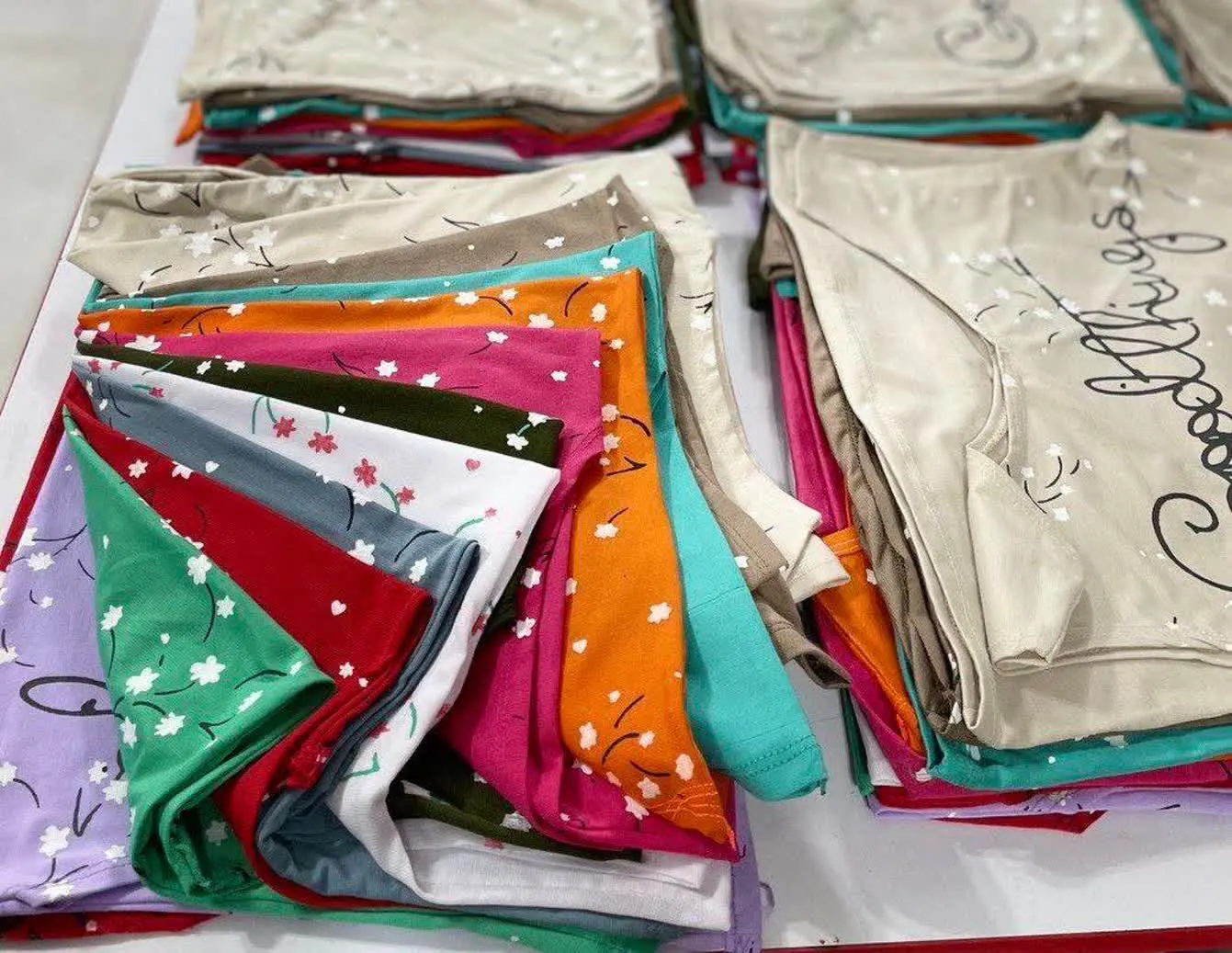 ❤️تاپ حلقه‌ای چاپ دو رنگ شکوفه و ساقه
