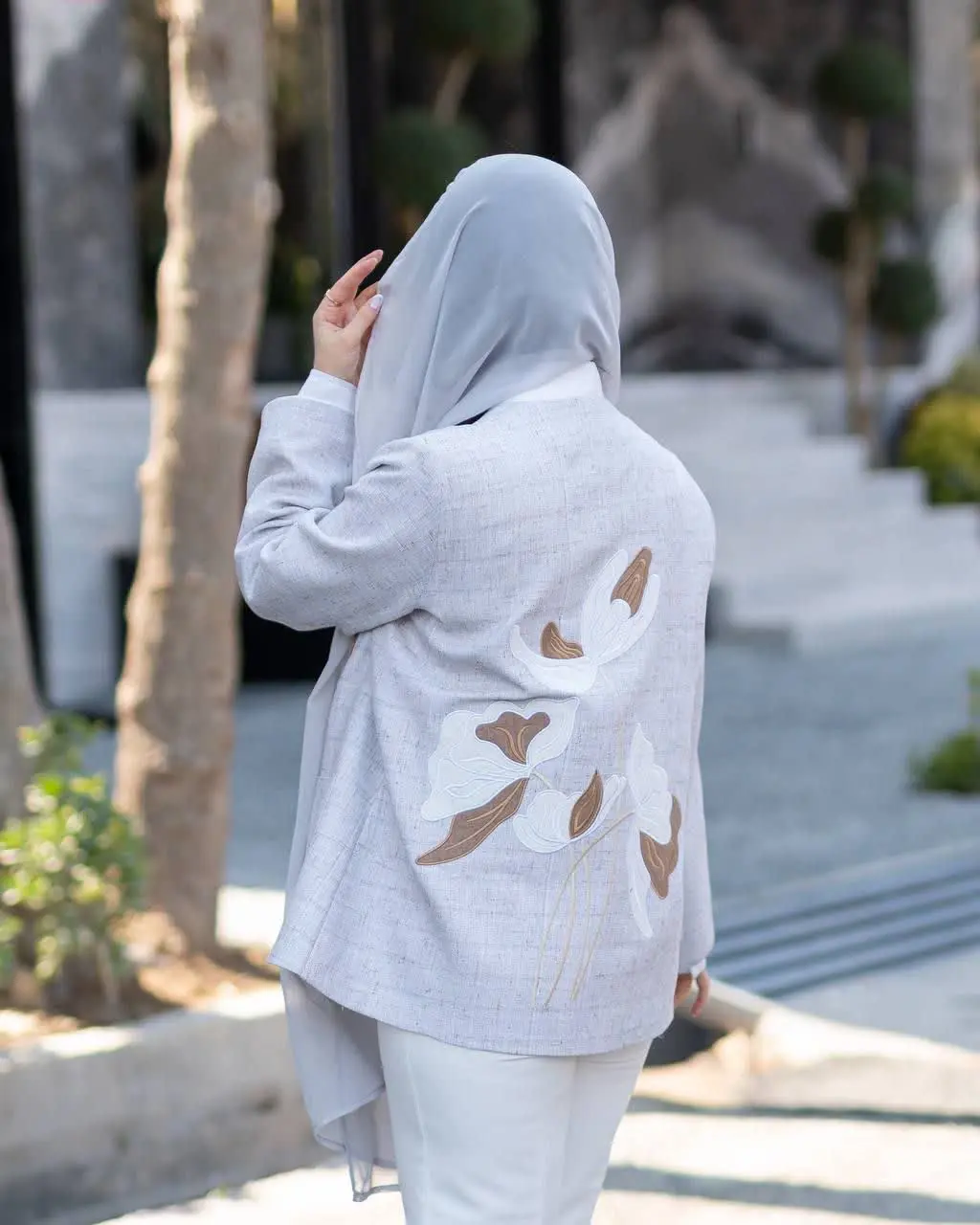 پیش کار لایی دارد