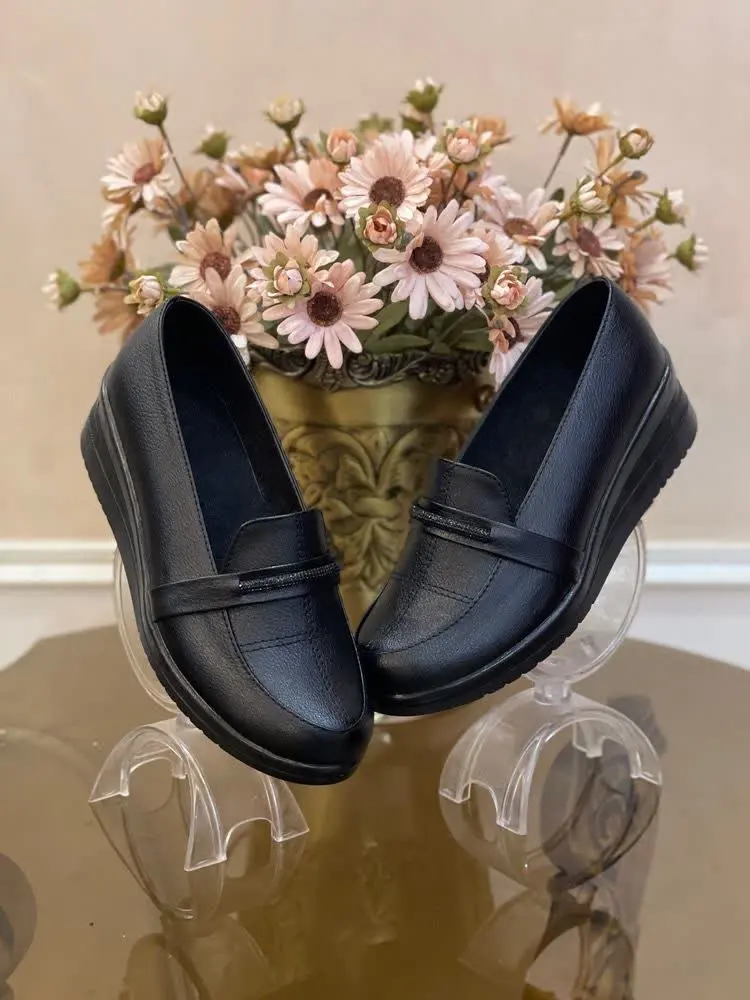 ✅ جدید 💥کفش_زنانه رویه: سوگو درجه یک زیره: پیو بسیار سبک و راحت، طبی مناسب پیاده روی 👌
