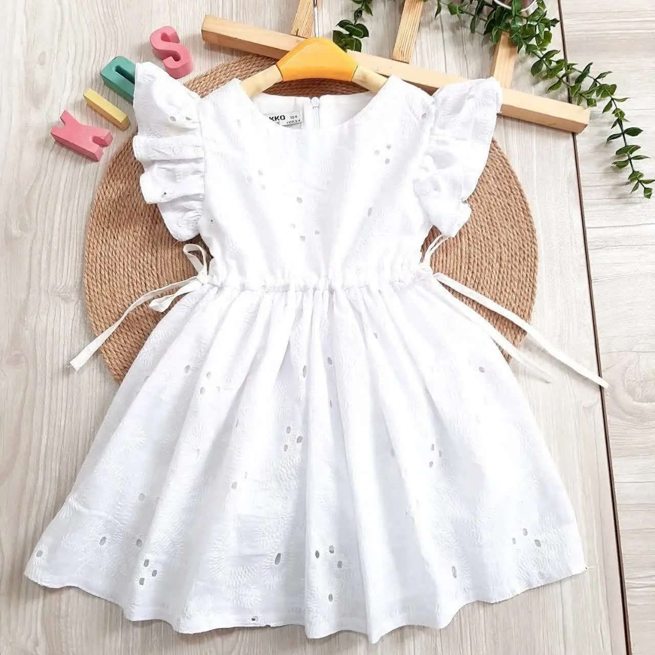 سارافون زیبای سفید و عروسکی تضمینی
