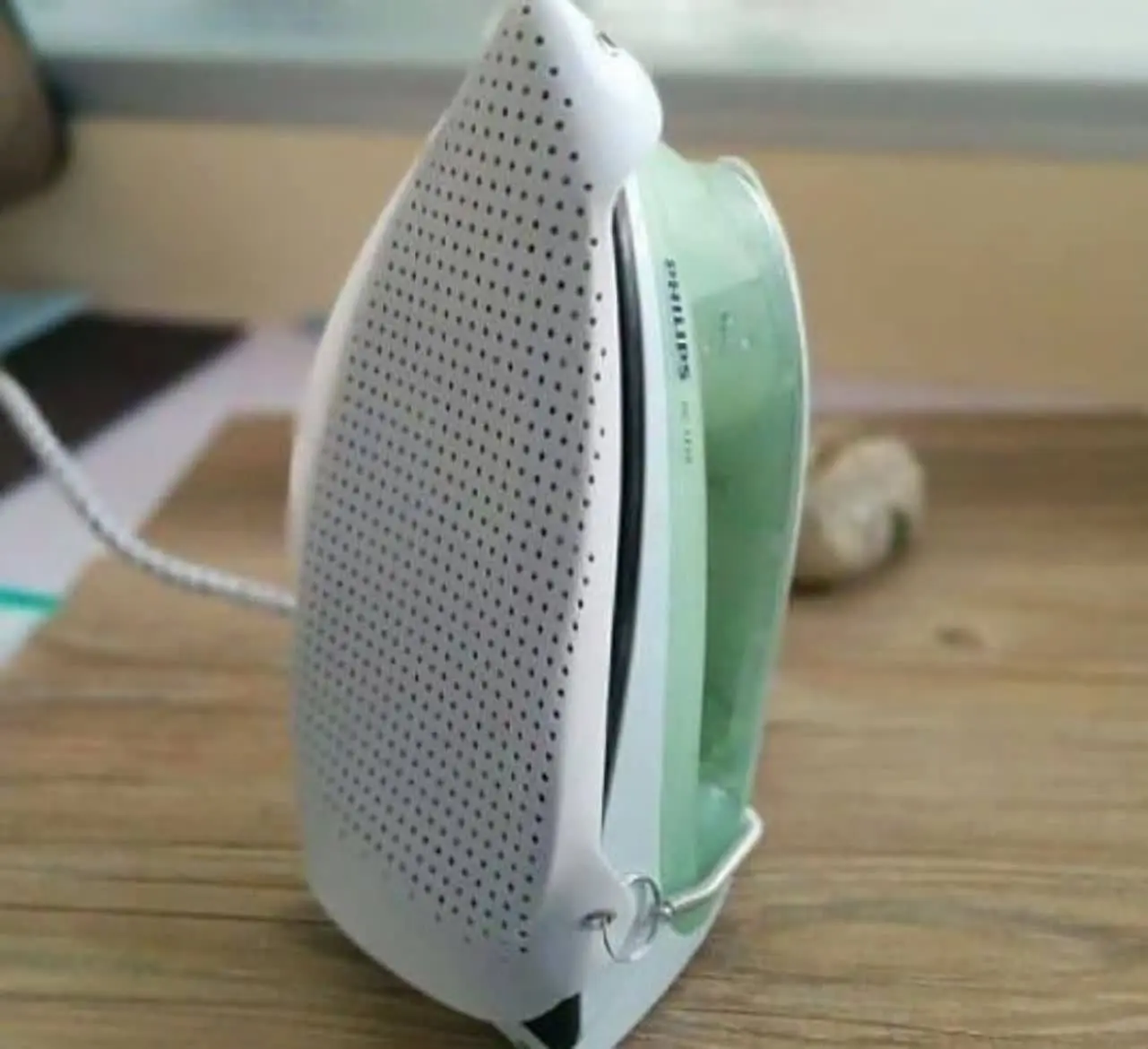 محافظ اتو سلیکنی (سفید) 
