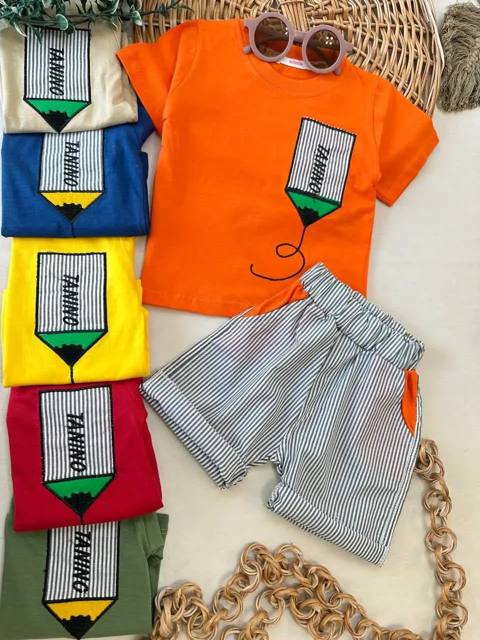 تیشرت شلوارک طرح مداد رنگی نوزادی و کودک کد ۱۱۰۶۲ 
