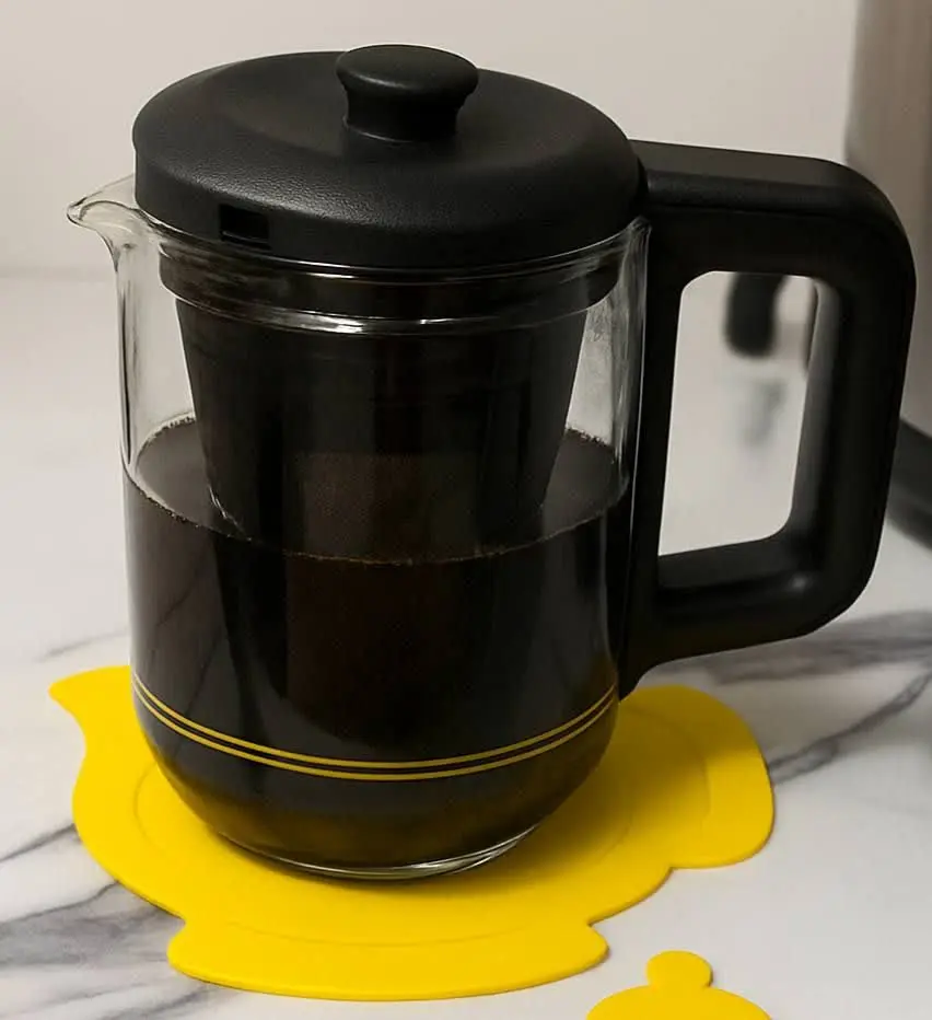 طرح قوری رنگ قرمز آبی سبز زرد