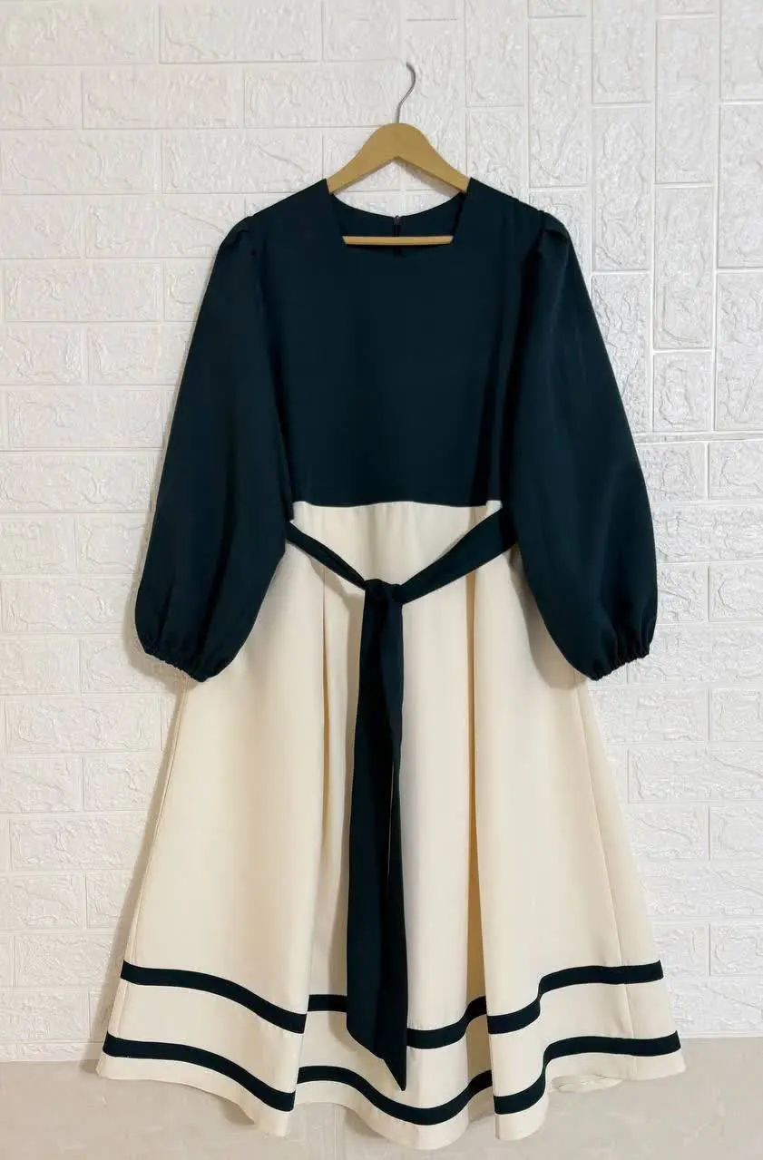 ❤️جلوی دامن پیلی خورده همان...