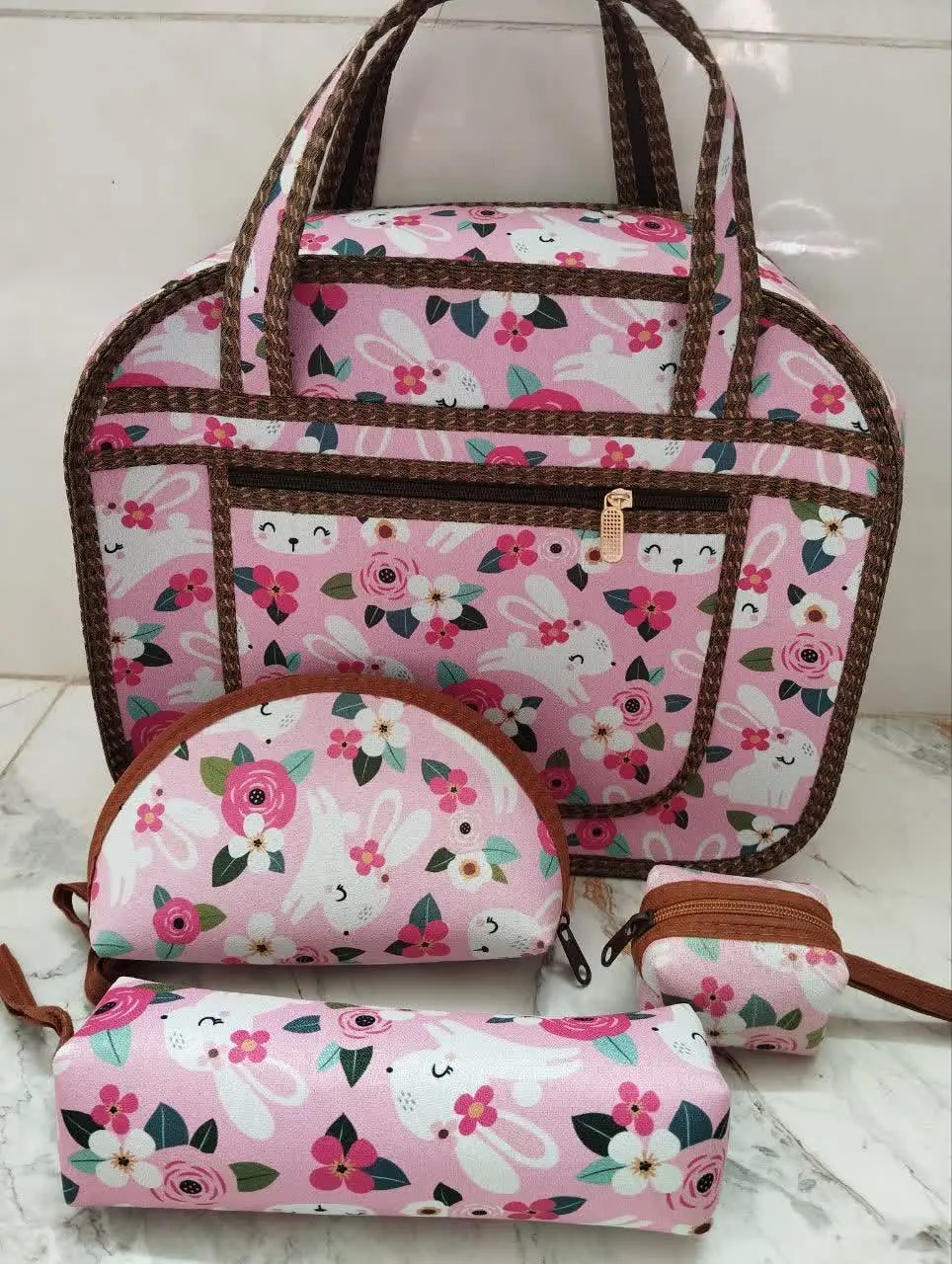 👧🏻 میدونی روز دختر یعنی چی؟ یعنی یه بهونه برای اینکه به دختر نازنینت بگی چقدر برات عزیزه! 💖
