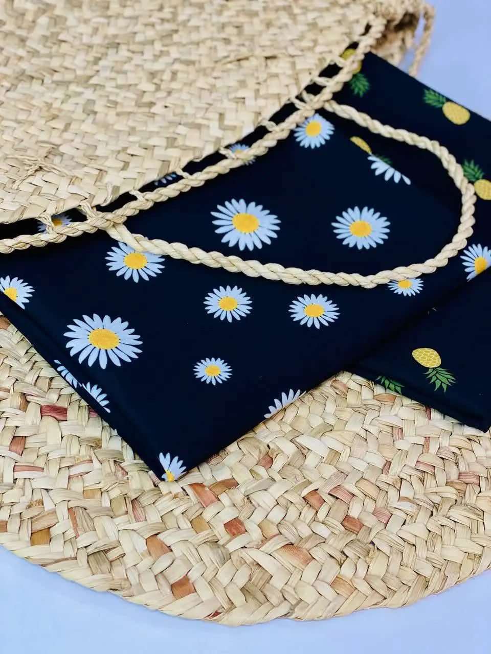 باهاش کلی شومیز و پیراهن دلبر بدوز 😃
