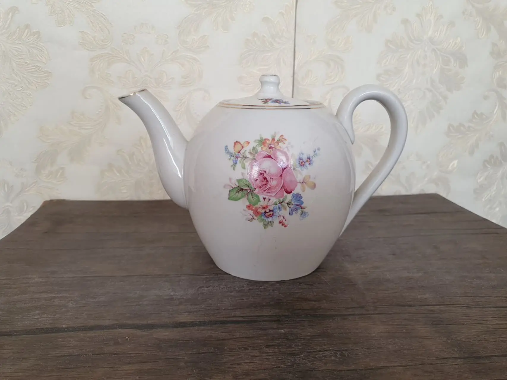 یک عدد قوری. 
