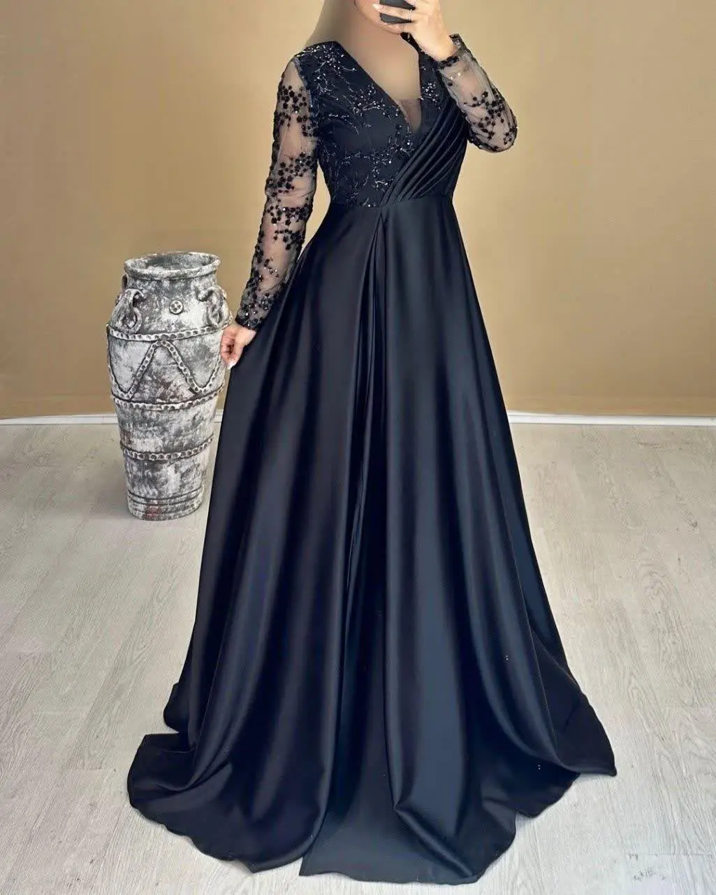 ⚜جنس: حریر پولکی و گلدوزی ش...