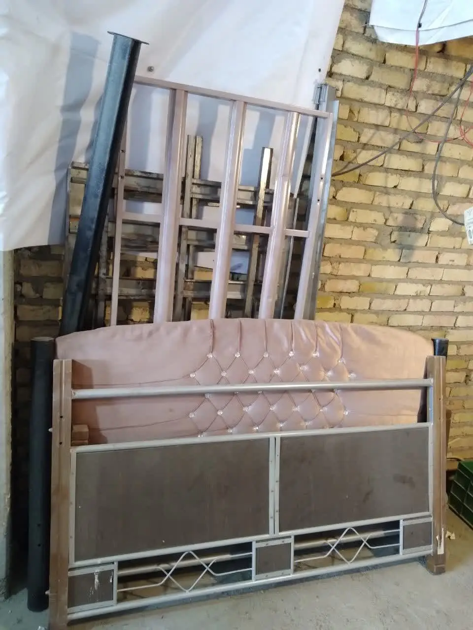 ۲عدد تخت خواب ۲نفره فلزی