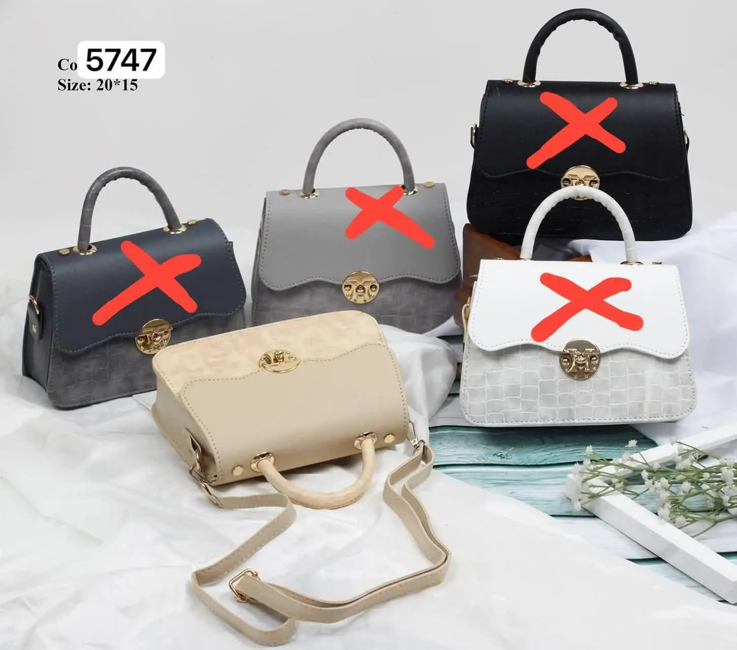 فقط رنگ کرم موجوده 
