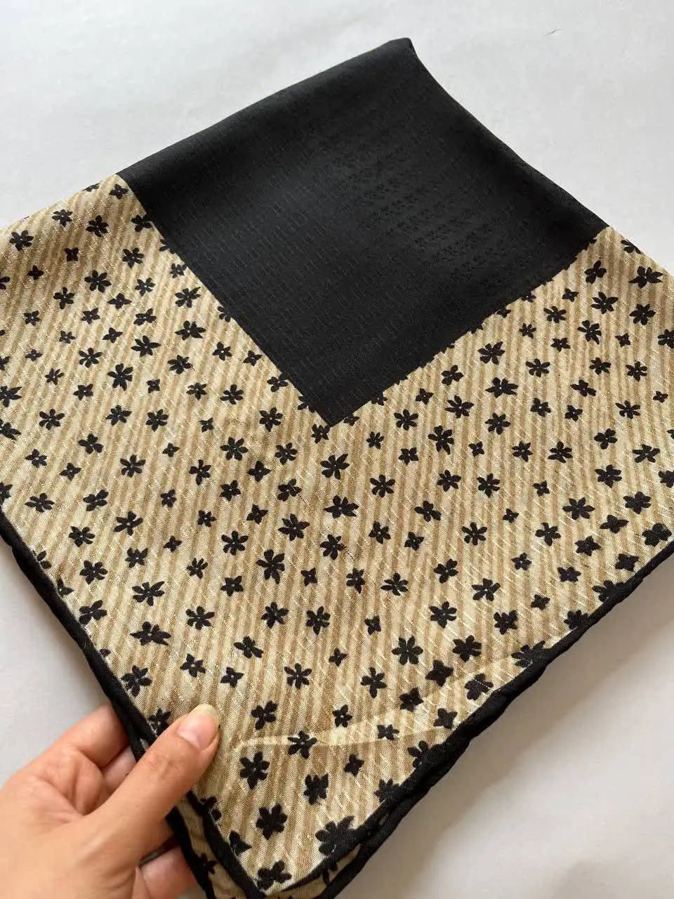 روسری نخ گارزا