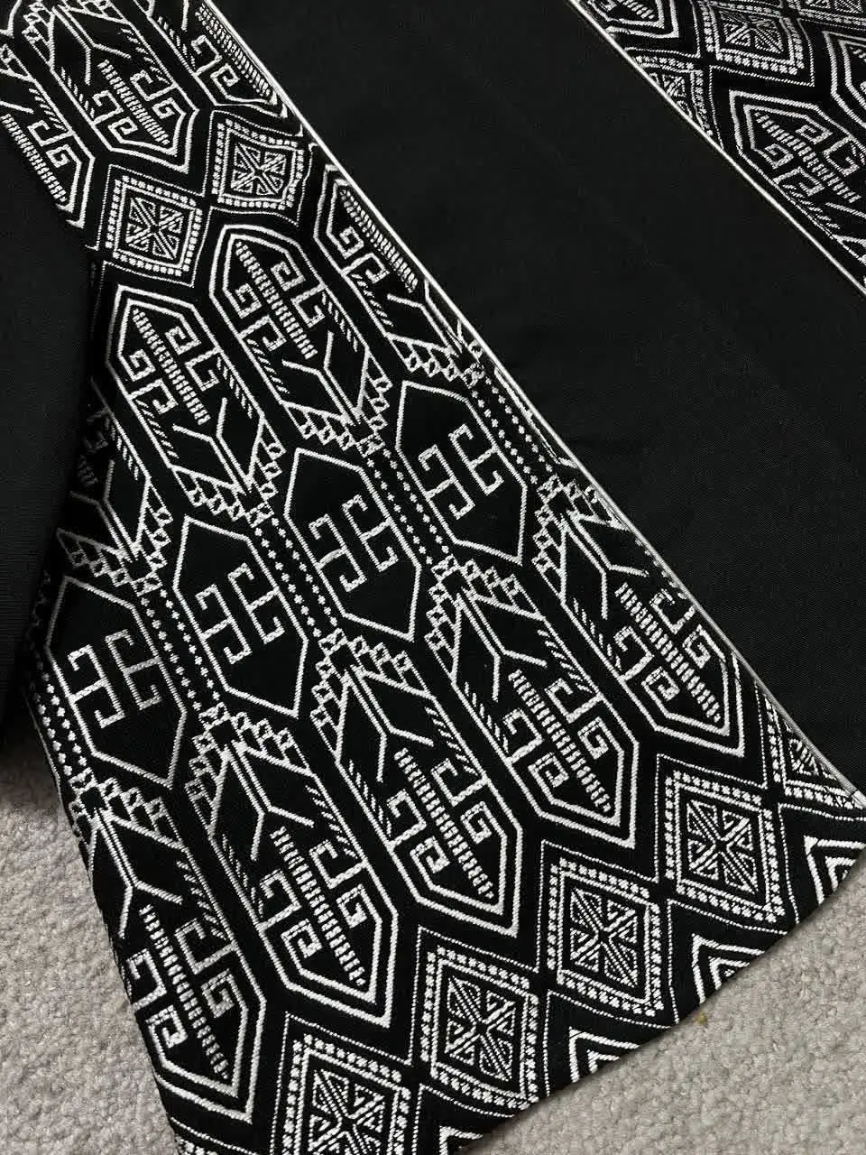 👚 نام: مانتو سوزن دوزی
