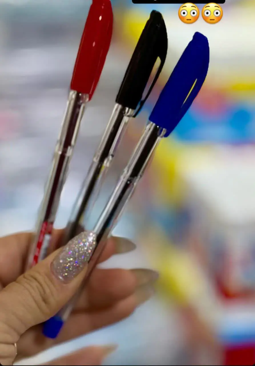 خودکار مشکی آبی قرمز