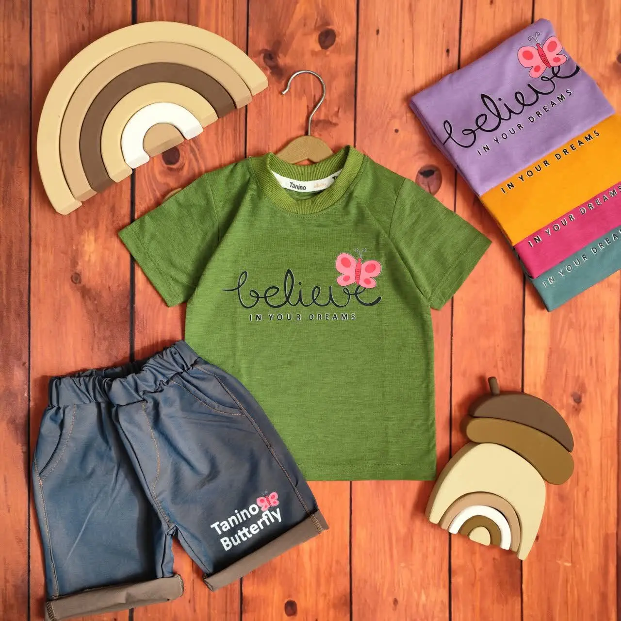 😍ست تیشرت وشلوارک دخترانه Family، جنس تیشرت پنبه، جنس شلوارک لی کاغذی با کیفیت عالی 🥰
